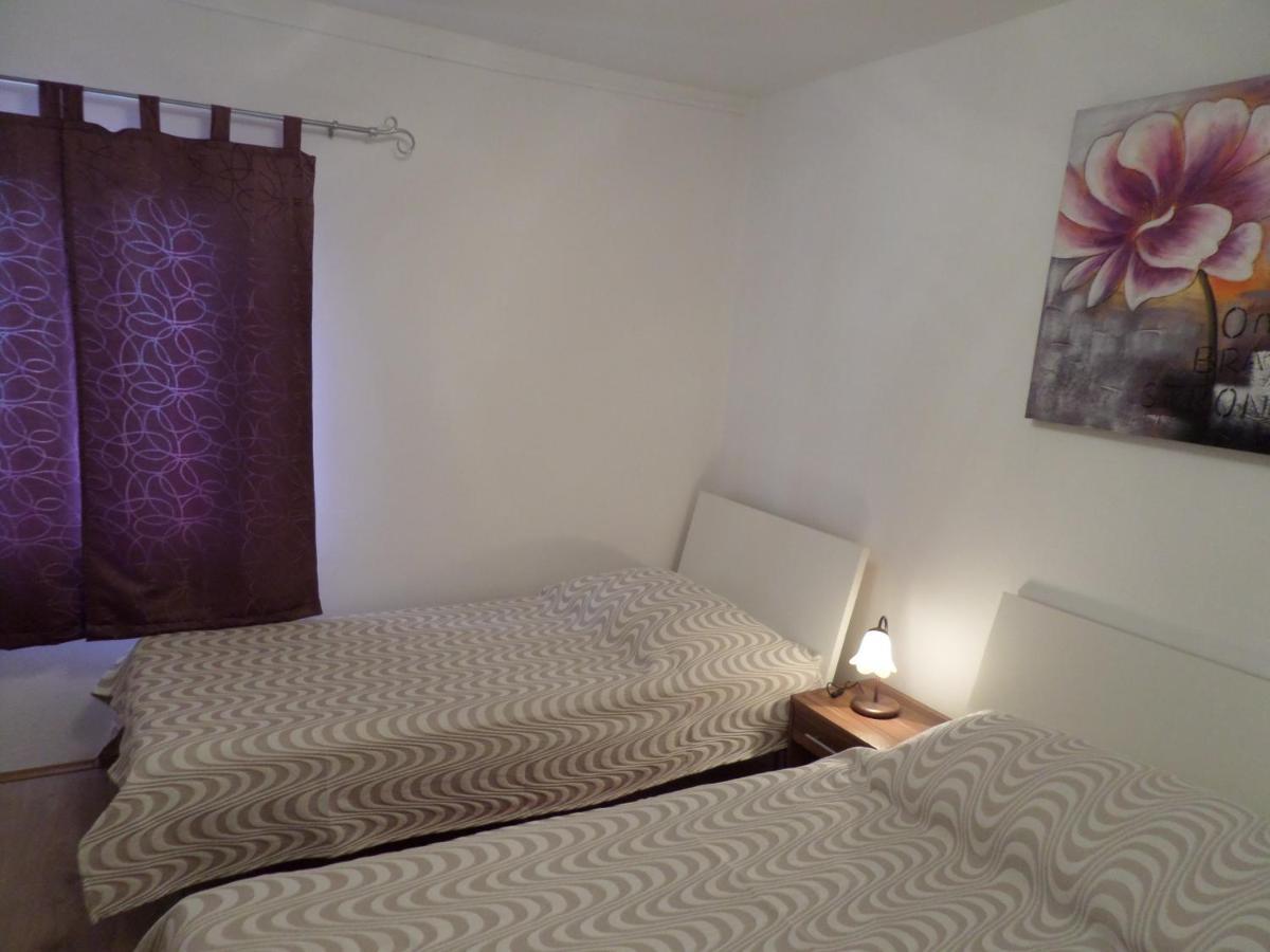 Apartmani Mirko Ljubac Ražanac エクステリア 写真