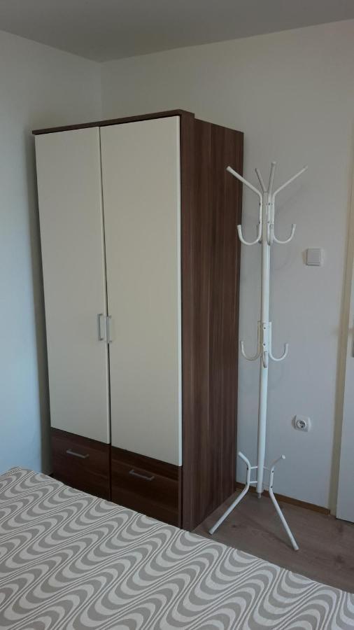 Apartmani Mirko Ljubac Ražanac エクステリア 写真