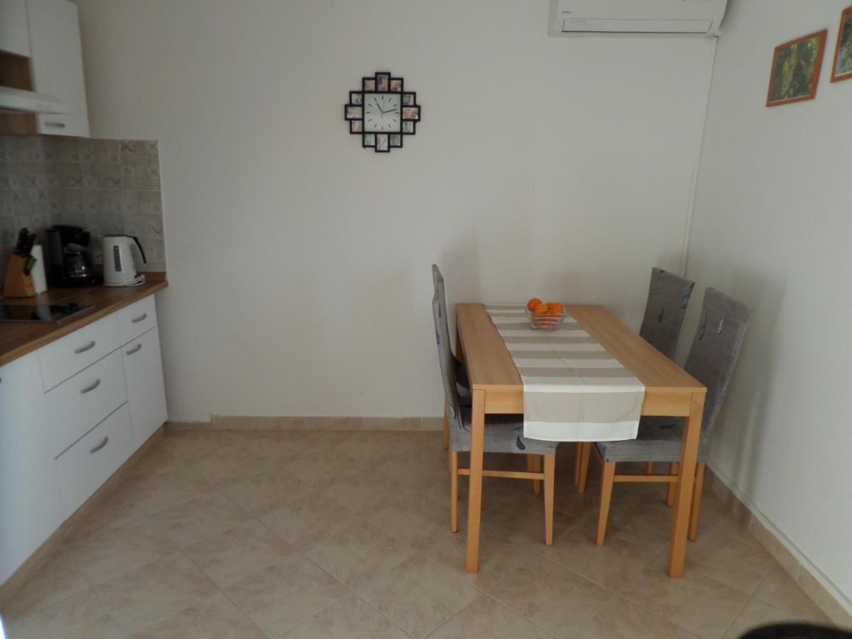 Apartmani Mirko Ljubac Ražanac エクステリア 写真
