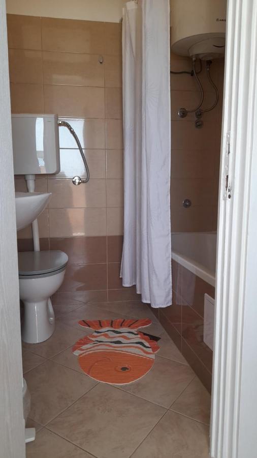 Apartmani Mirko Ljubac Ražanac エクステリア 写真